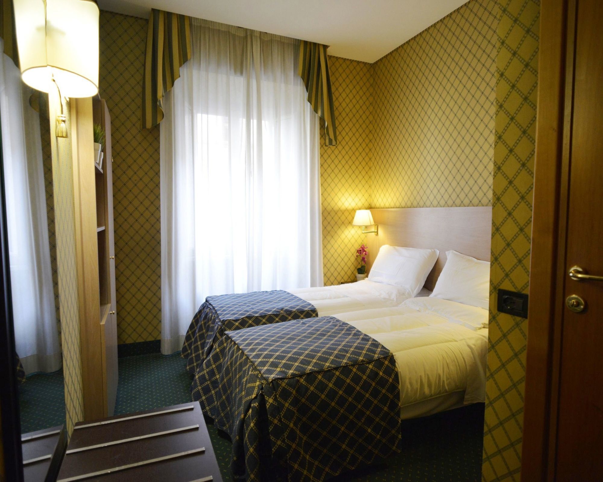 The Guardian Hotell